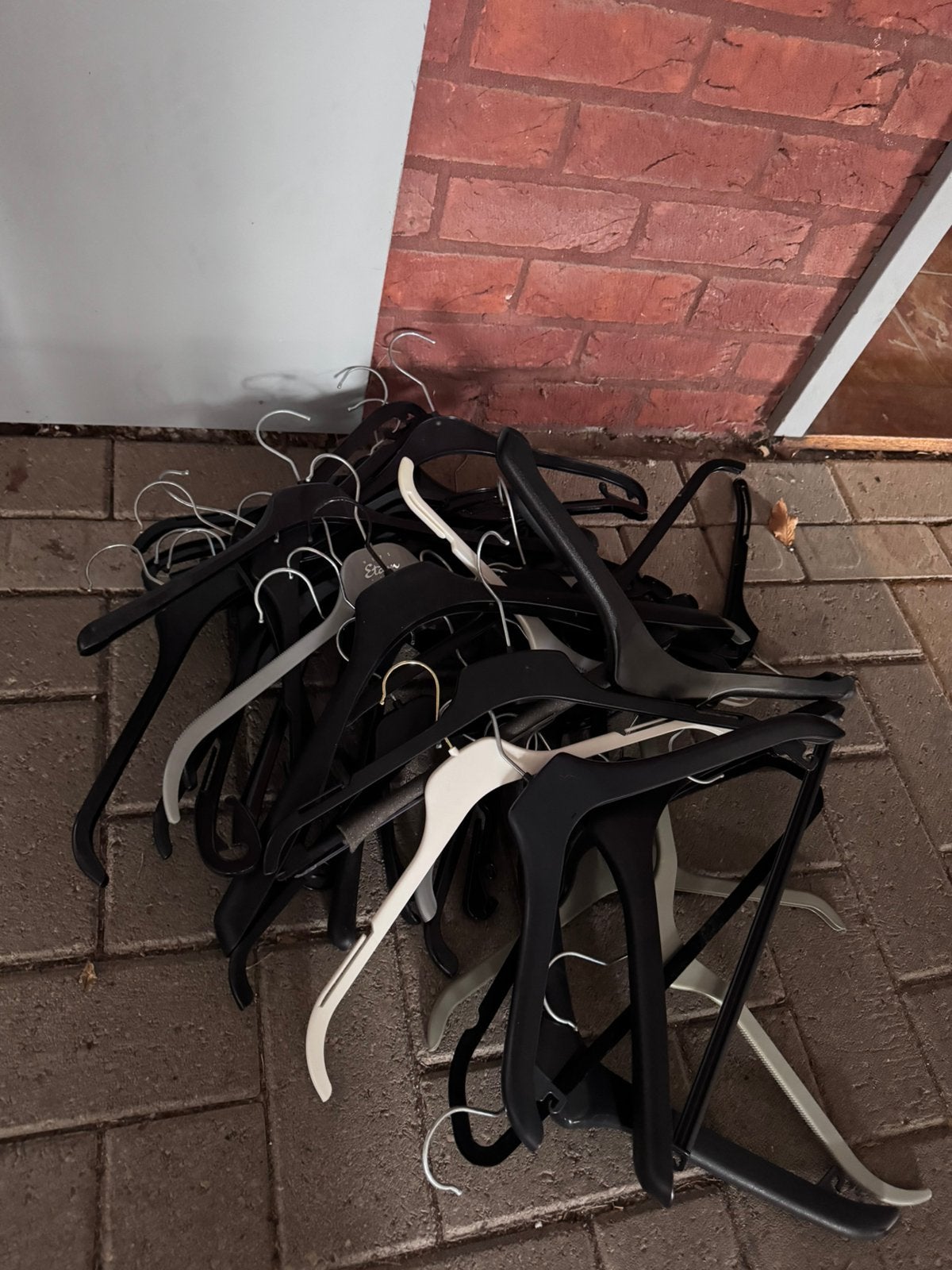 Gratis kledinghangers ophalen, Kleding | Dames, Kledinghangers, Ophalen, Zo goed als nieuw, Kunststof