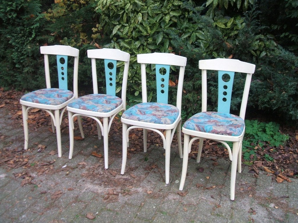 Set van 4 brocante witte/turquoise Thonetstoelen., Ophalen