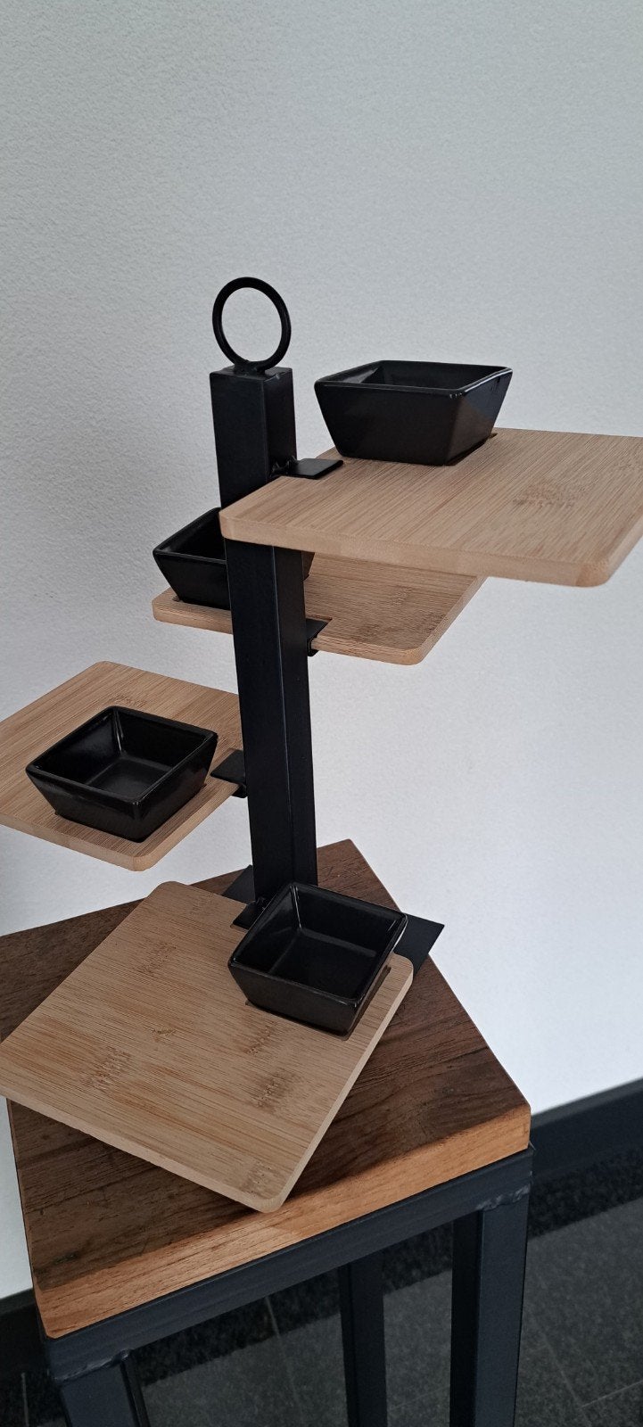 Tapas set met bamboe planken en zwarte schaaltjes, Ophalen of Verzenden, Gebruikt, Zwart, Hout