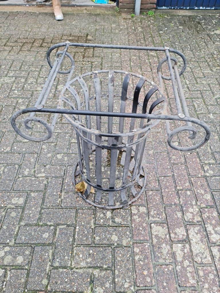 Ronde tafel met glazen blad, Huis en Inrichting, Tafels | Eettafels, Gebruikt, Ophalen of Verzenden, Glas, Onbekend