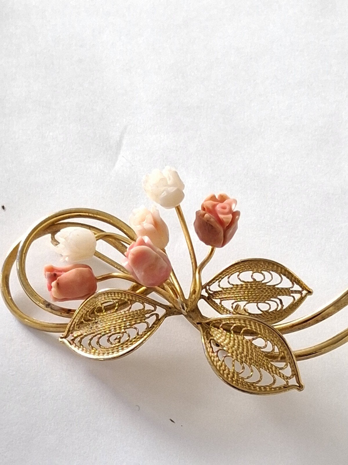 Broche met Angelskin koraal bloemen, Verzenden, Overige materialen, Broche