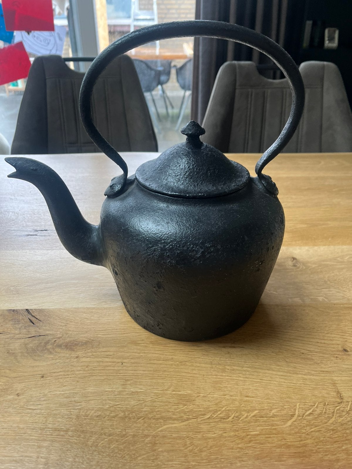 Gietijzeren theepot, Ophalen