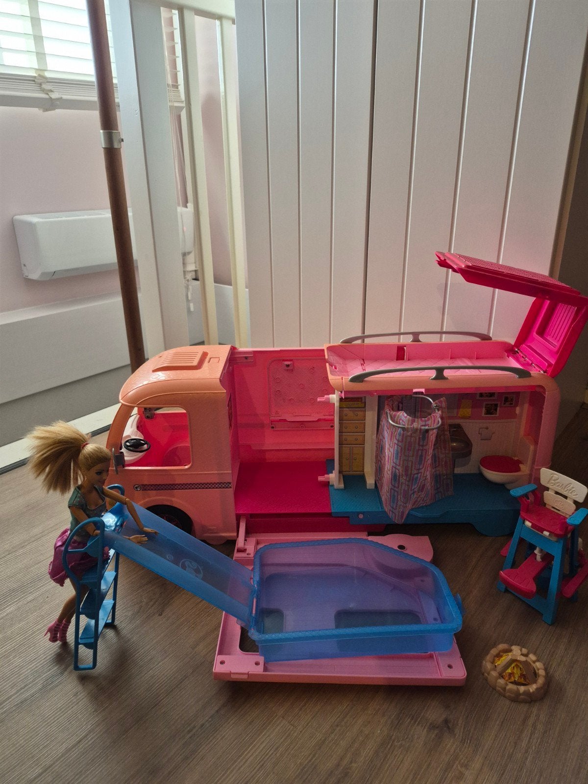Grote Barbie set met camper, auto, 12 barbies en acces, Kinderen en Baby's, Ophalen of Verzenden, Gebruikt, Barbie