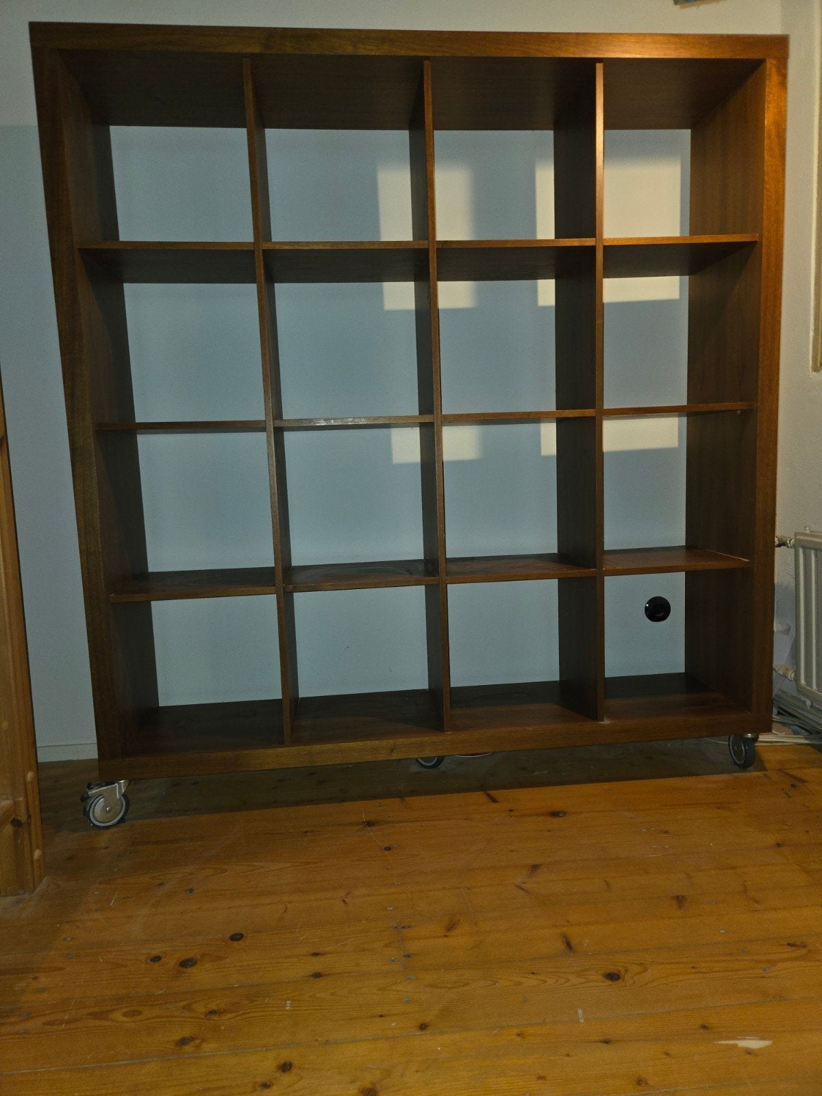 IKEA EXPEDIT 4x4 vakkenkast donkerbruin op wielen, Huis en Inrichting, Ophalen, Gebruikt, 100 tot 150 cm, 100 tot 150 cm