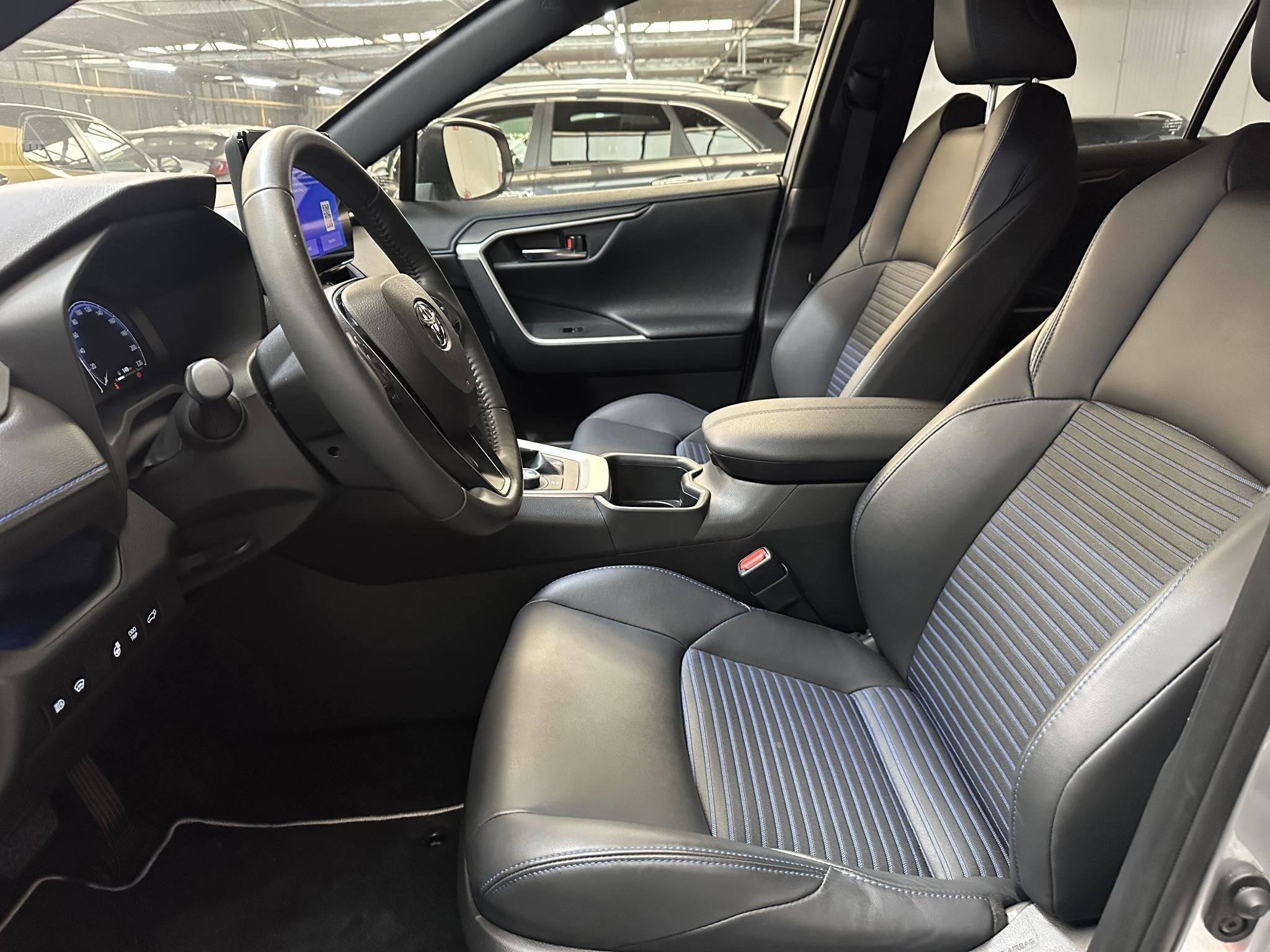 Toyota RAV4 2.5 Hybrid AWD Bi-Tone, Auto's, Gebruikt, Euro 6, 4 cilinders, 2487 cc