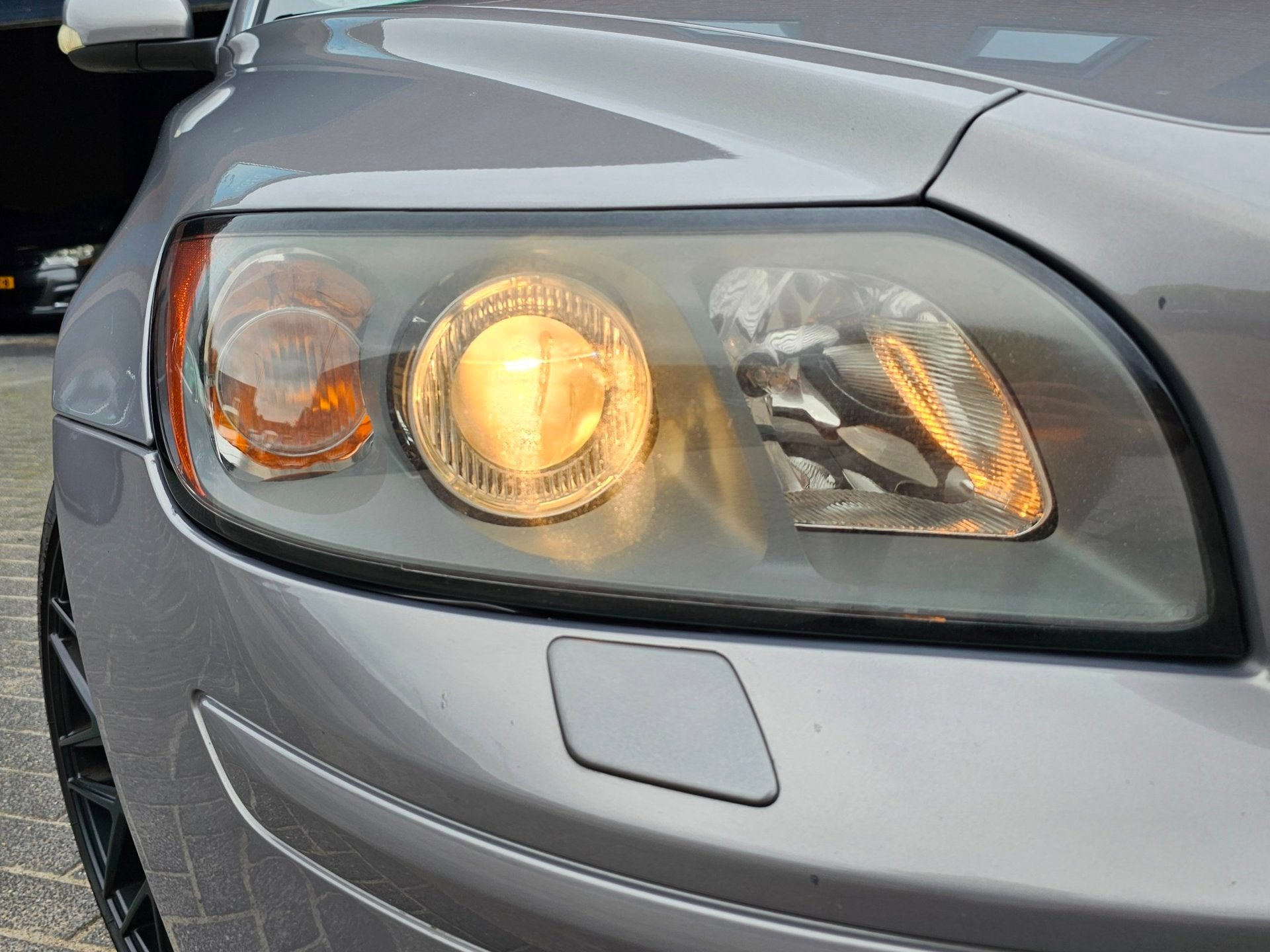 Volvo V50 2.5 T5 AWD Momentum, Gebruikt, Leder en Stof, 2521 cc, 10 km/l