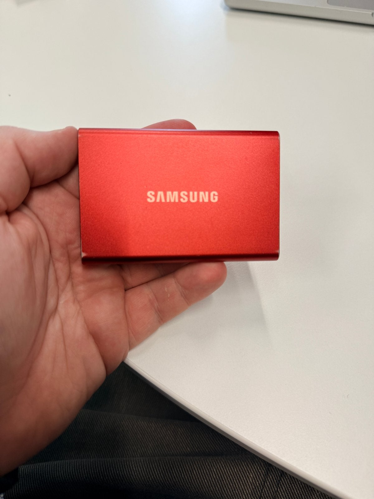 Samsung Portable SSD T7 1TB - Rood, SSD, Ophalen of Verzenden, Zo goed als nieuw, Laptop
