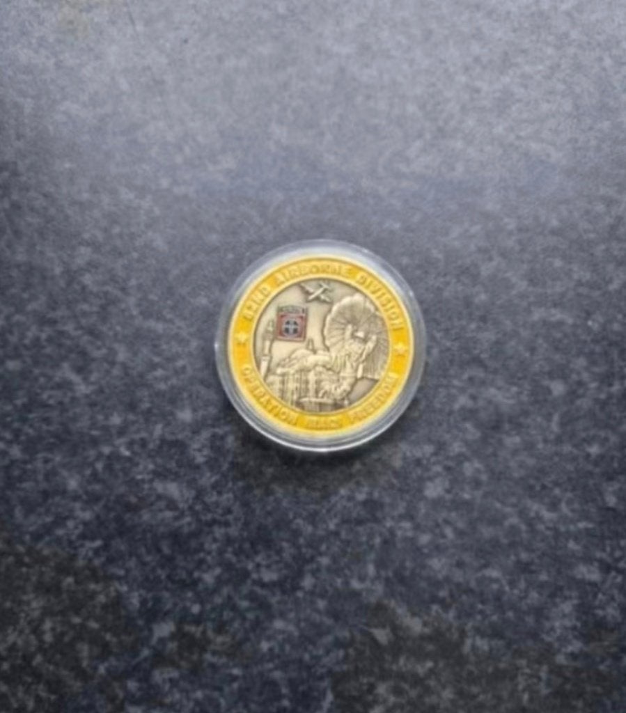 USA 82nd Ariborne Division operation Iraqi Saint munt/ coin, Ophalen of Verzenden, Landmacht, Amerika, Embleem of Badge