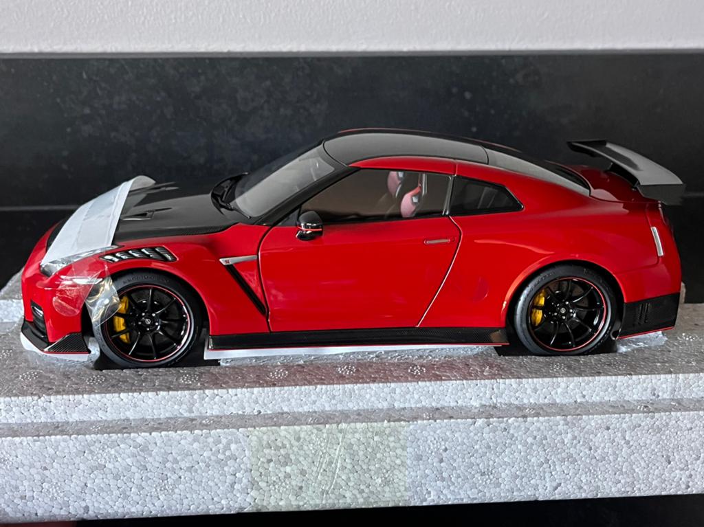 Nissan GT-R Nismo (R35) Motorhelix 1:18 Rood, Hobby en Vrije tijd, Ophalen of Verzenden, Nieuw, Auto, Overige merken