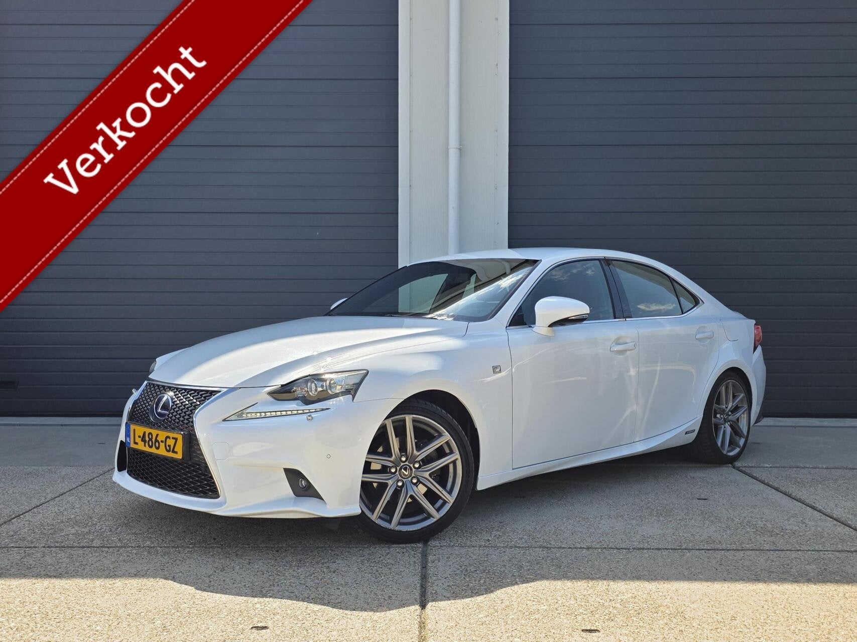 Lexus IS 300h F Sport | Mark-Levinson | 2 JAAR GARANTIE, Auto's, Lexus, Euro 5, Achterwielaandrijving, Gebruikt, Wit