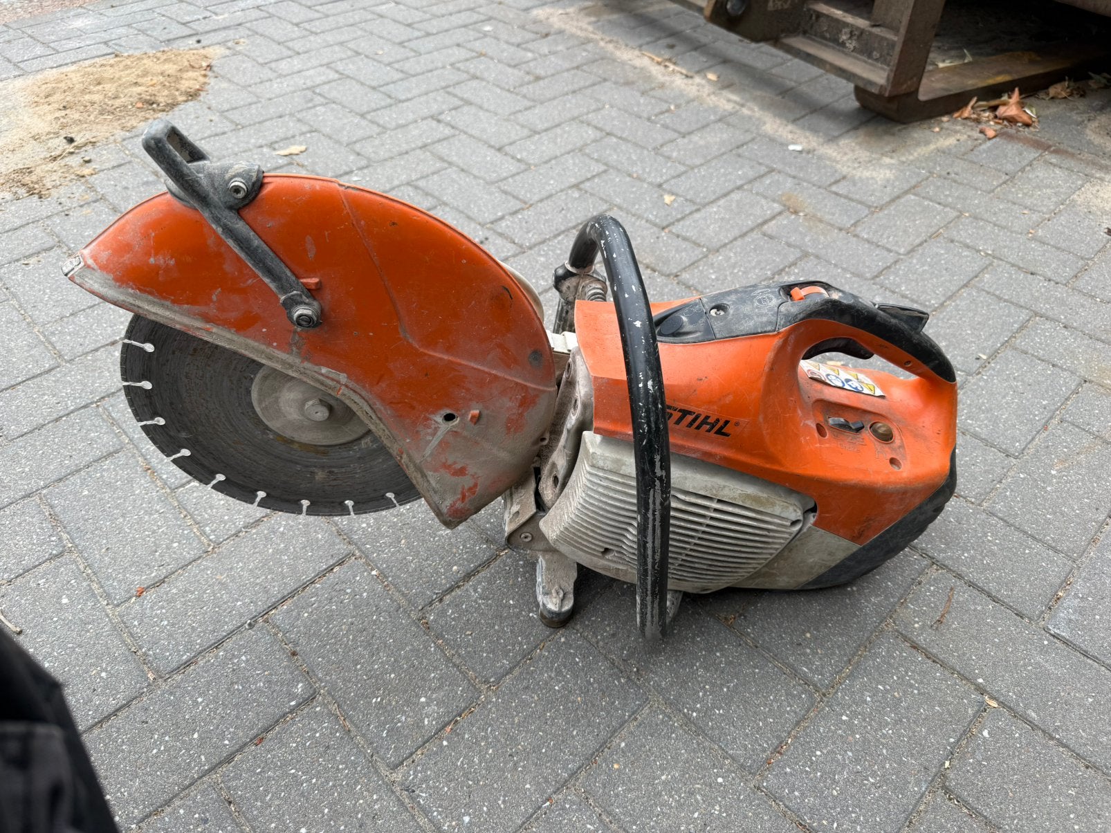 2 keer bandezaag 1 sthill 1 keer husqavana, Ophalen, Zo goed als nieuw, Minder dan 700 watt