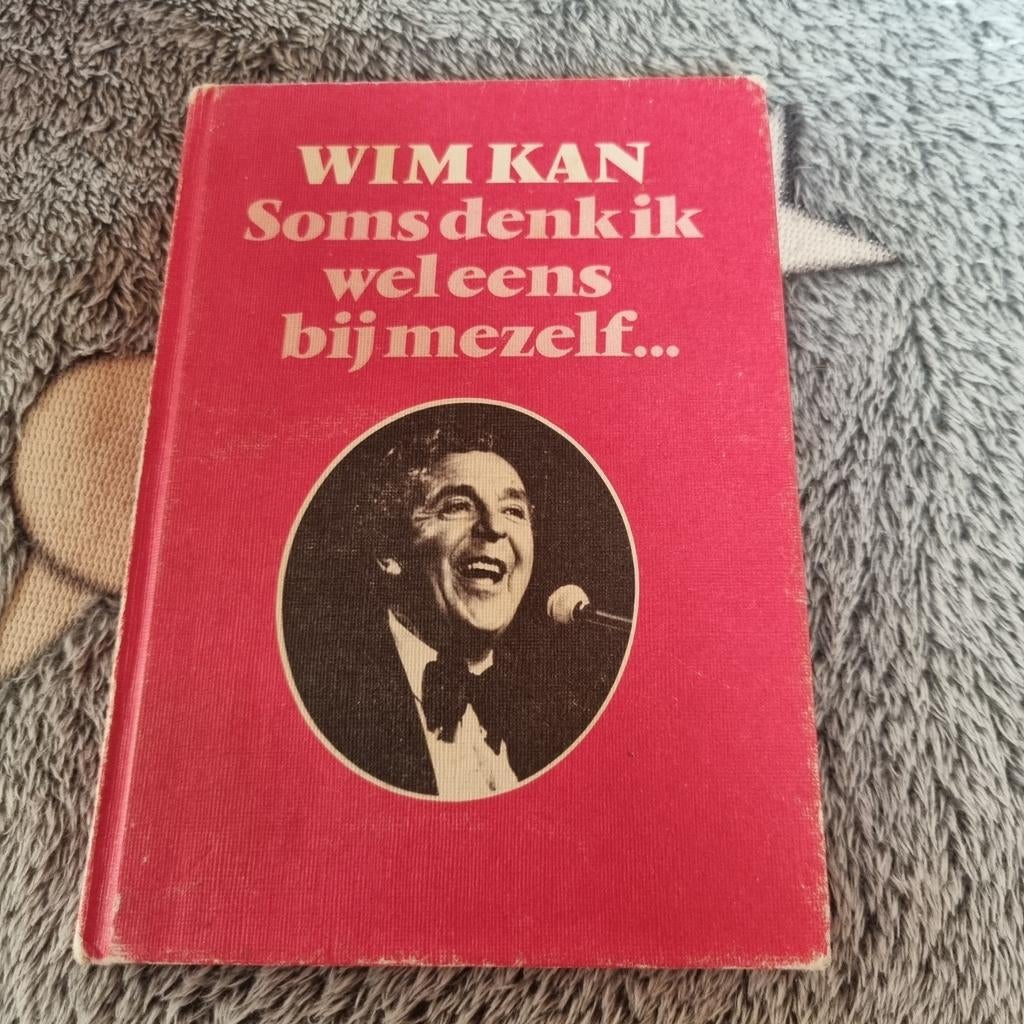 Wim Kan - Soms denk ik weleens bij mezelf... (1983), Boeken, Boekenweekgeschenken, Ophalen of Verzenden, Gelezen, Wim Kan