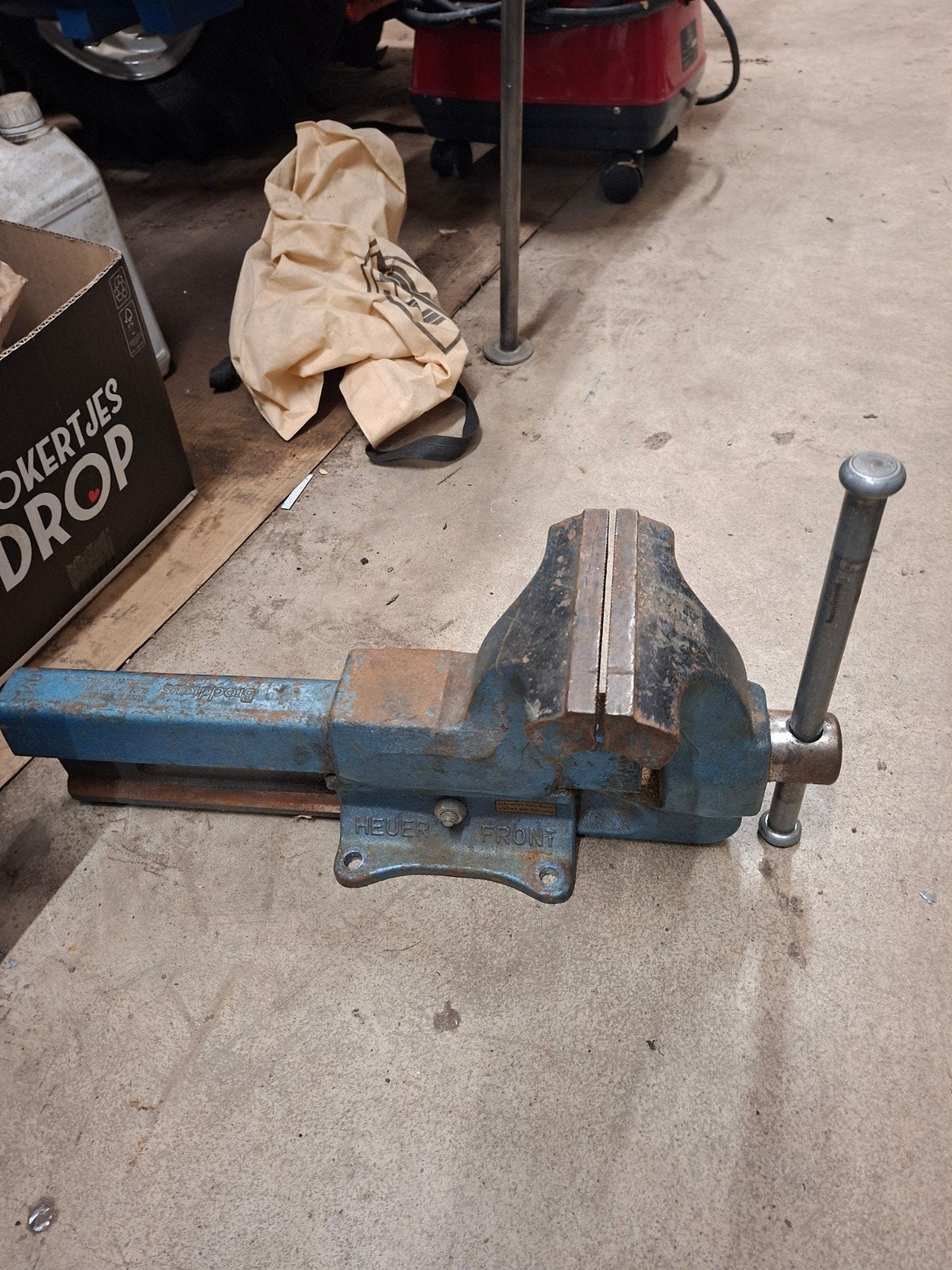 Tk nette Heuer Front Brockhaus bankschroef 140mm., Doe-het-zelf en Verbouw, Ophalen of Verzenden, Gebruikt, Minder dan 70 cm, Bankschroef