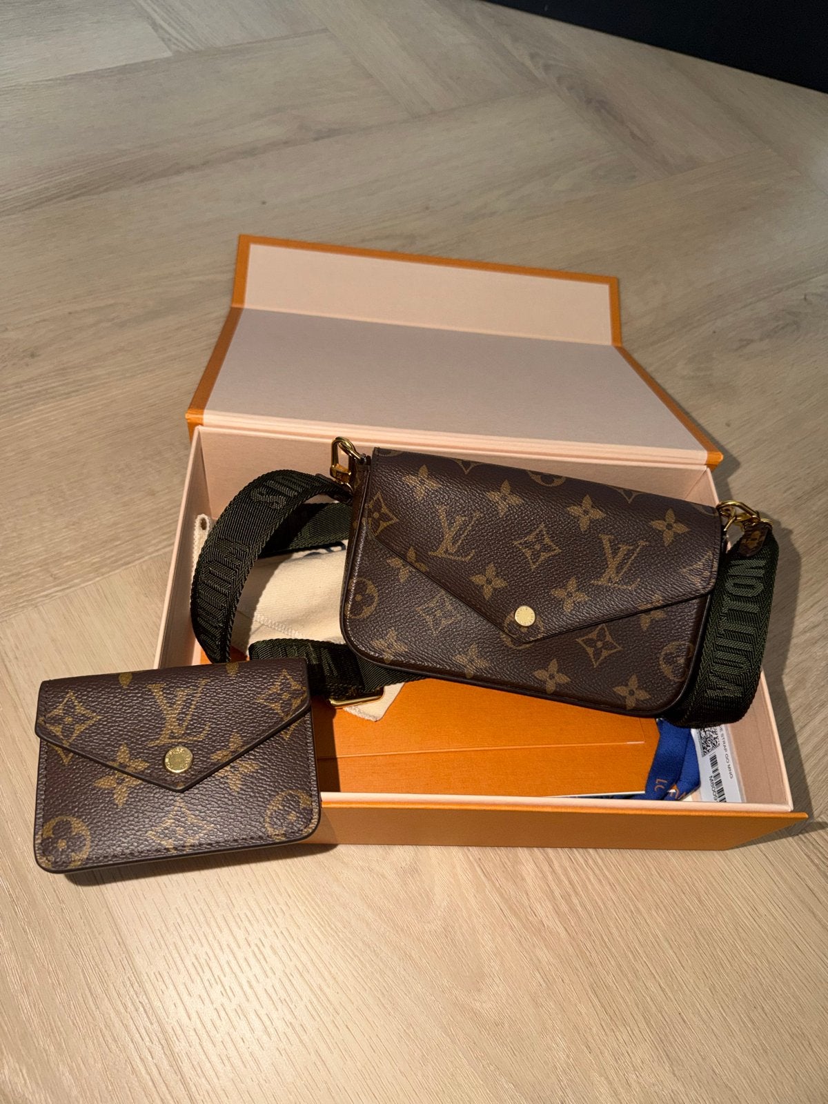 Louis Vuitton Felicie Strap & Go, Ophalen of Verzenden, Zo goed als nieuw, Bruin, Schoudertasje