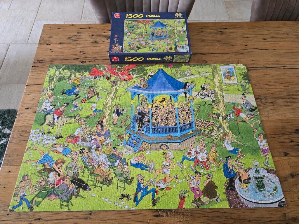 Te koop Jan van Haasteren puzzel 1500 stukjes muziekpaviljoe, Ophalen of Verzenden, 500 t/m 1500 stukjes, Zo goed als nieuw, Legpuzzel