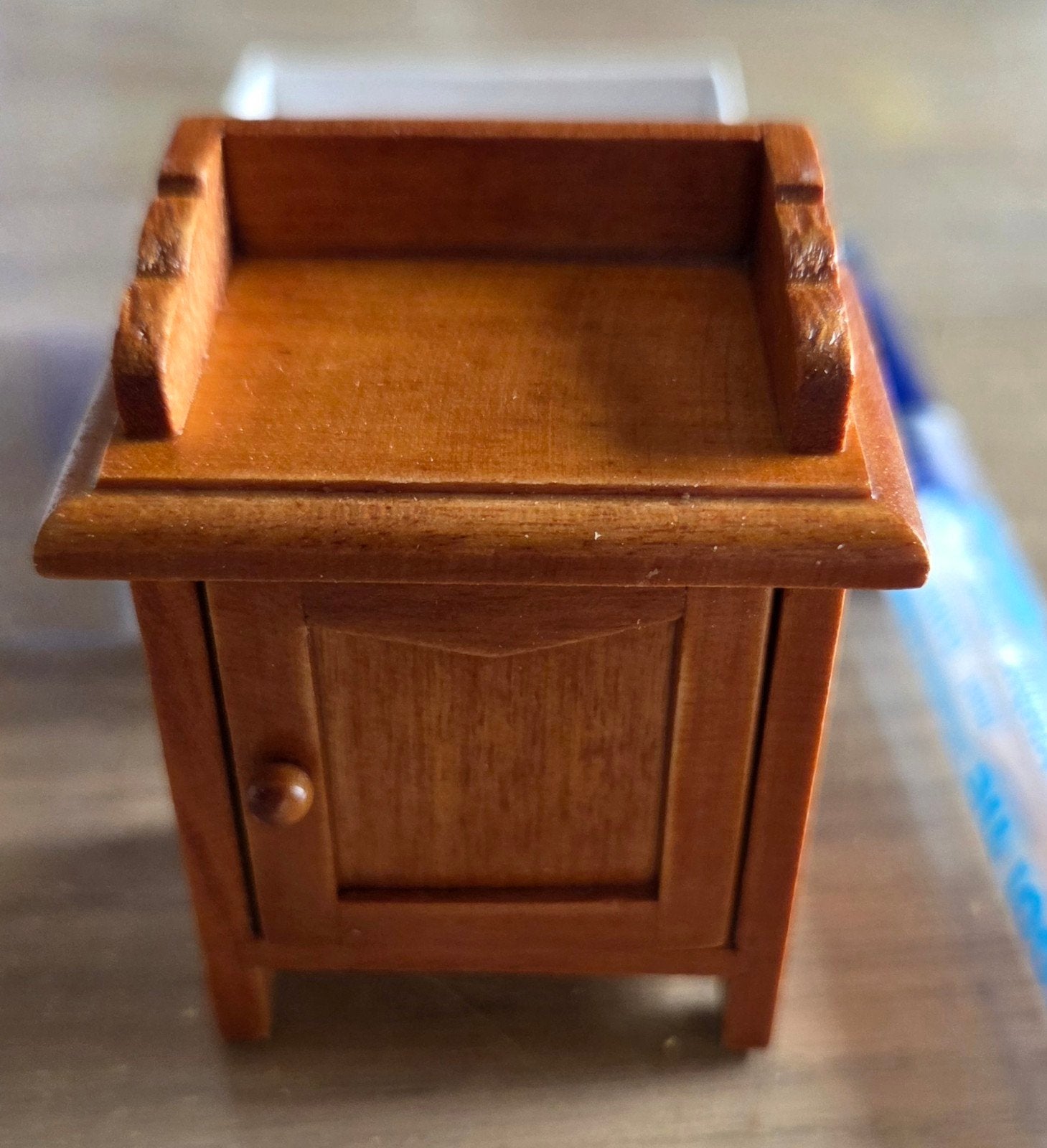 Miniatuur houten nachtkastje/kastje, Ophalen of Verzenden