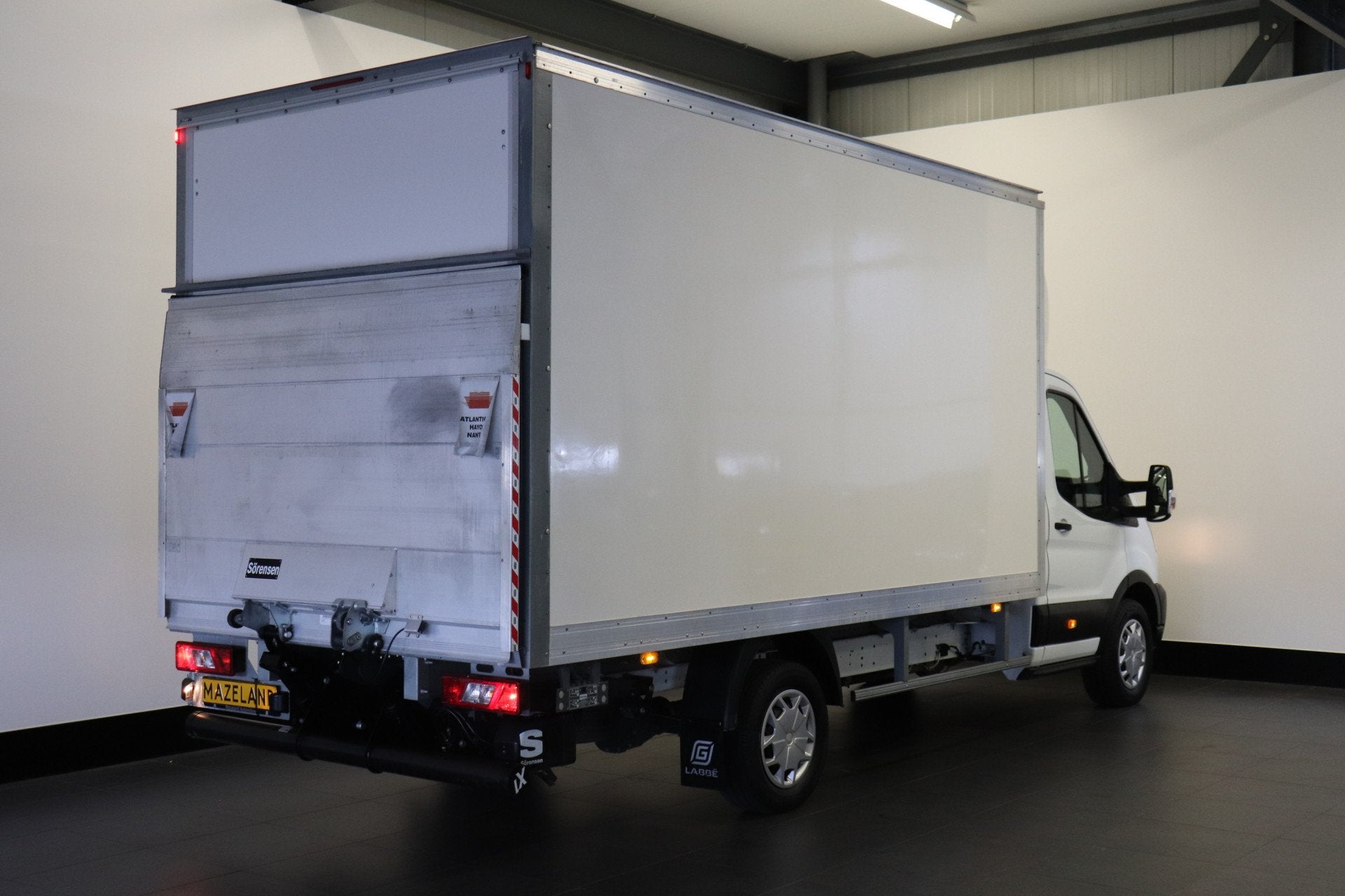 Ford Transit 2.0 TDCI 130PK L4 Bakwagen EURO 6 - Airco - Cru, Voorwielaandrijving, Stof, 4 cilinders, Wit