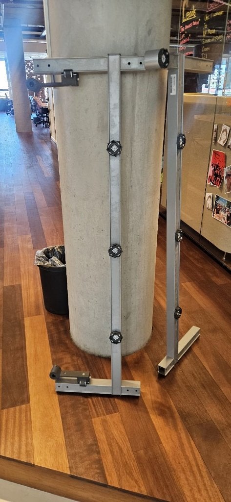 Herman Miller railsysteem met bijbehorende koppelstukken, Ophalen, 100 tot 150 cm, Zo goed als nieuw, Minder dan 150 cm