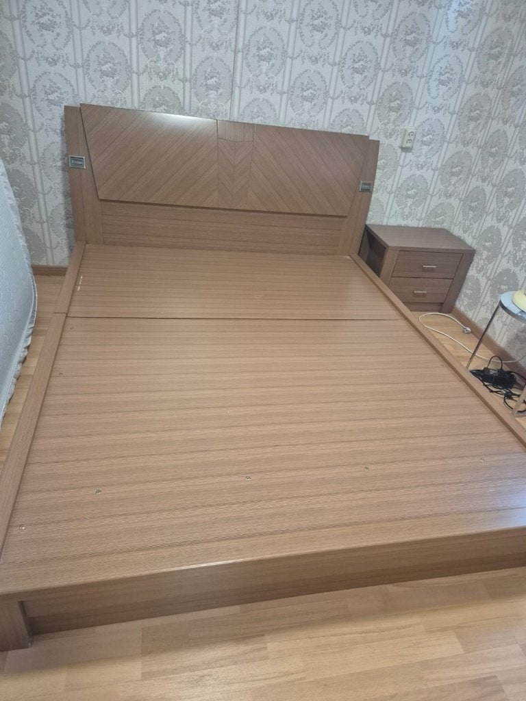 Bed inclusief nachtkast en matras, Ophalen, Bruin, 200 cm, 160 cm