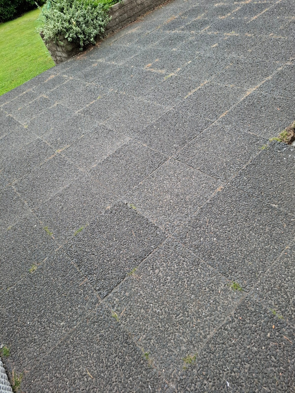 Ongeveer 125 m2 donkere grinttegels 50x50x6 gratis afhalen, Tuin en Terras, Tegels en Klinkers, Ophalen, Gebruikt, Beton, Terrastegels