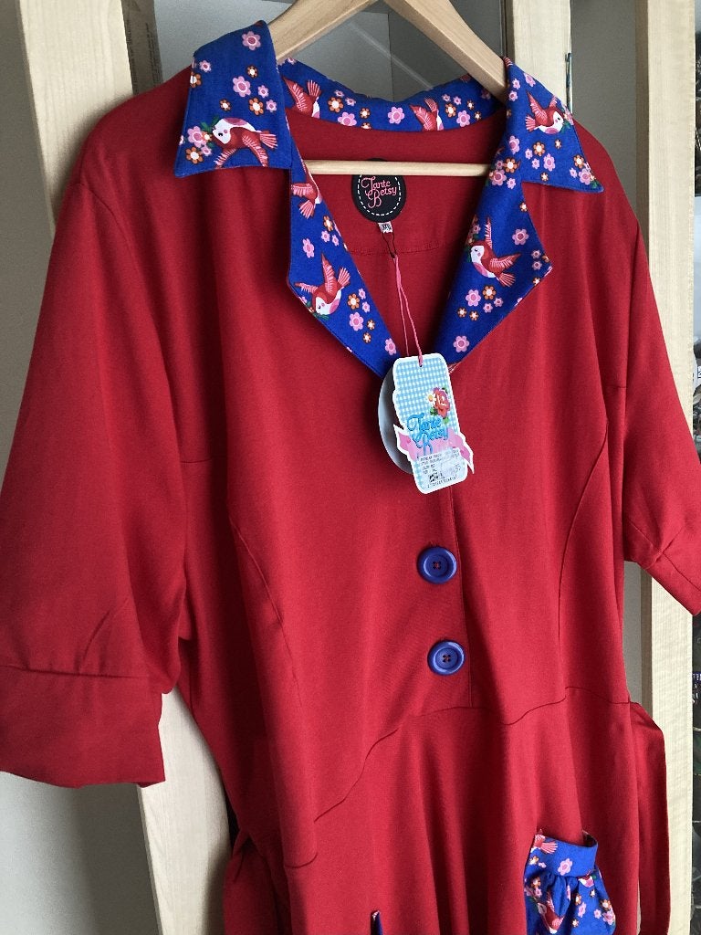 Gloednieuw Tante Betsy Jurk XXXL Rode Kleur 3XL NIEUW, Ophalen, Maat 46/48 (XL) of groter, Nieuw, Rood