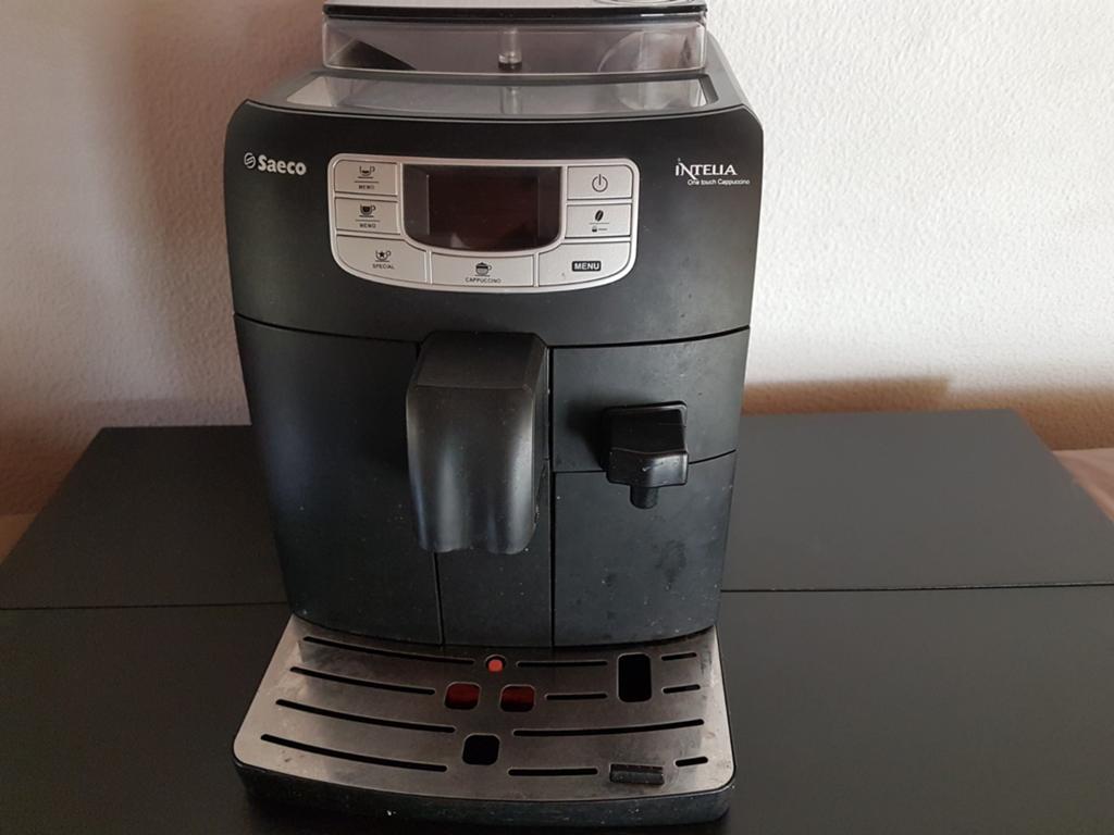 Saeco Intelia Espressoapparaat met keramische schijven, Witgoed en Apparatuur, Koffiezetapparaten, Ophalen, Afneembaar waterreservoir