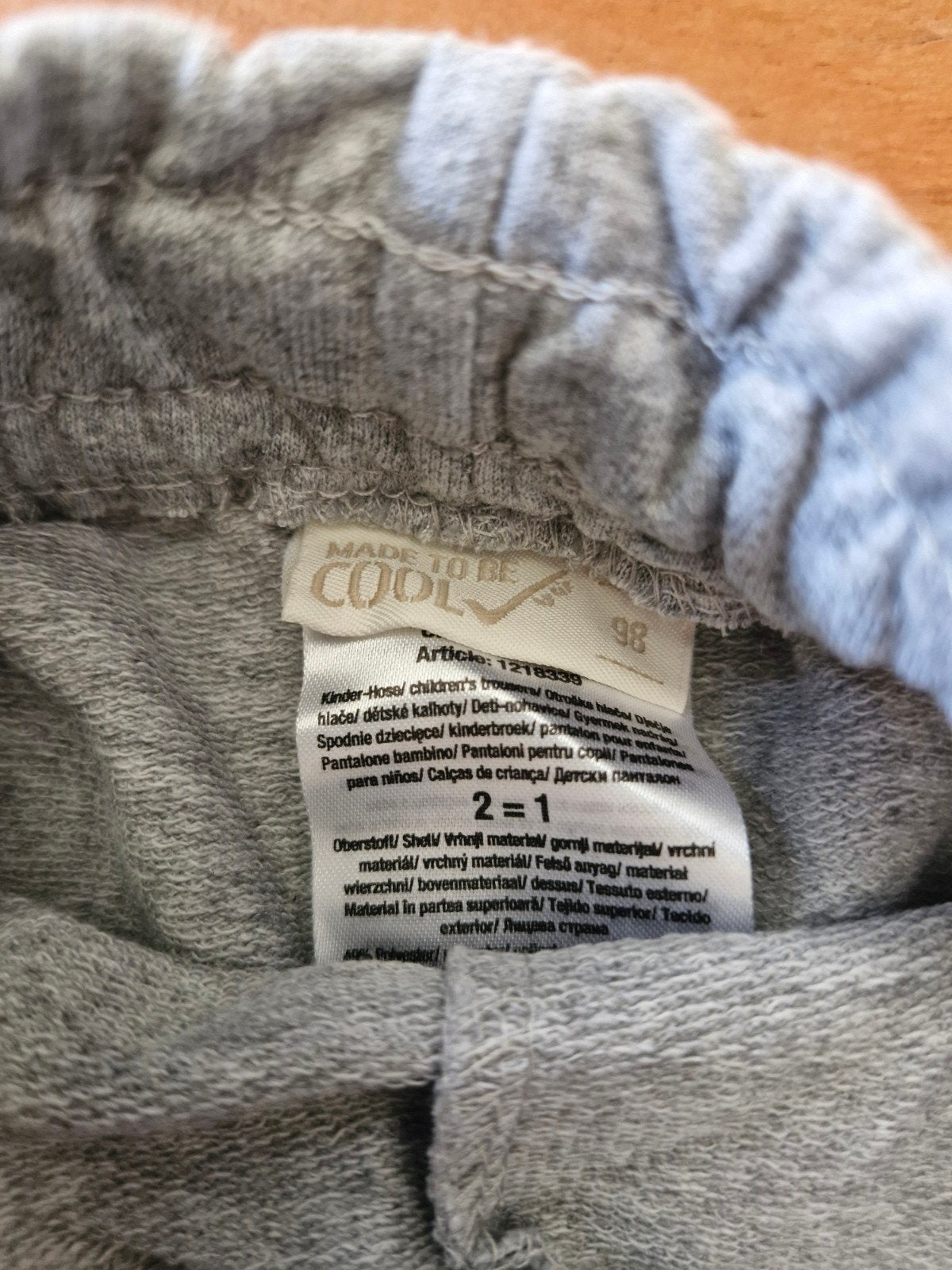 Grijze effen korte broek maat 98, Broek, KIK, Onbekend, Ophalen of Verzenden