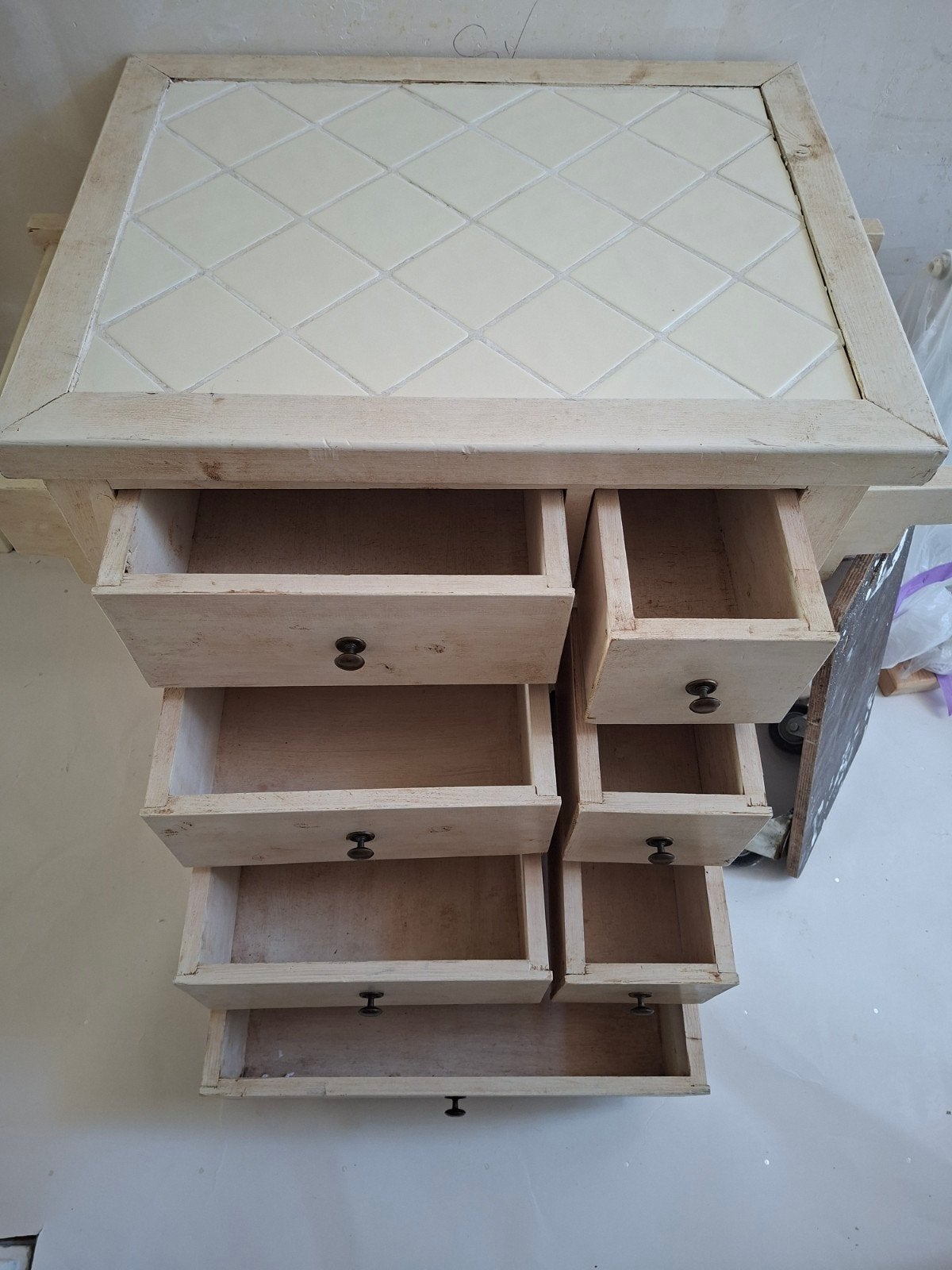 Houten ladekastje met tegeltjesblad en wieltjes, Gebruikt, 5 laden of meer, Minder dan 100 cm, Rustiek, Landelijk