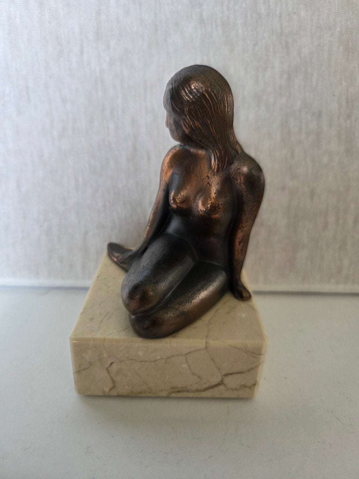 Bronzen Beeldje Knielende Vrouw - Naakt - Op Marmer - Vintag, Antiek en Kunst, Ophalen of Verzenden, Brons