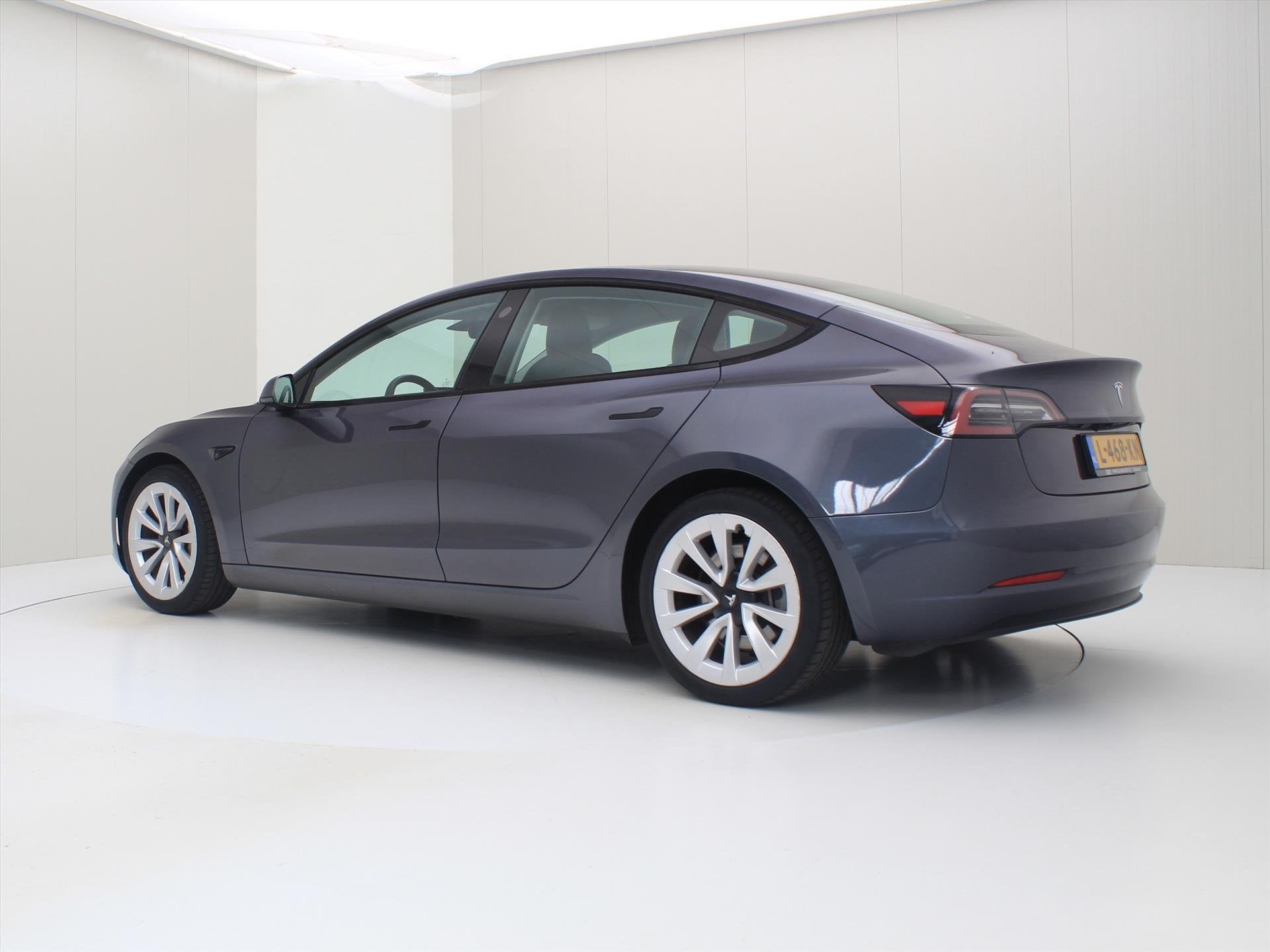 Tesla Model 3 Standard RWD Plus [ LFP-ACCU+AUTOPILOT+WARMTEP, Automaat, Gebruikt, Zwart, Sedan