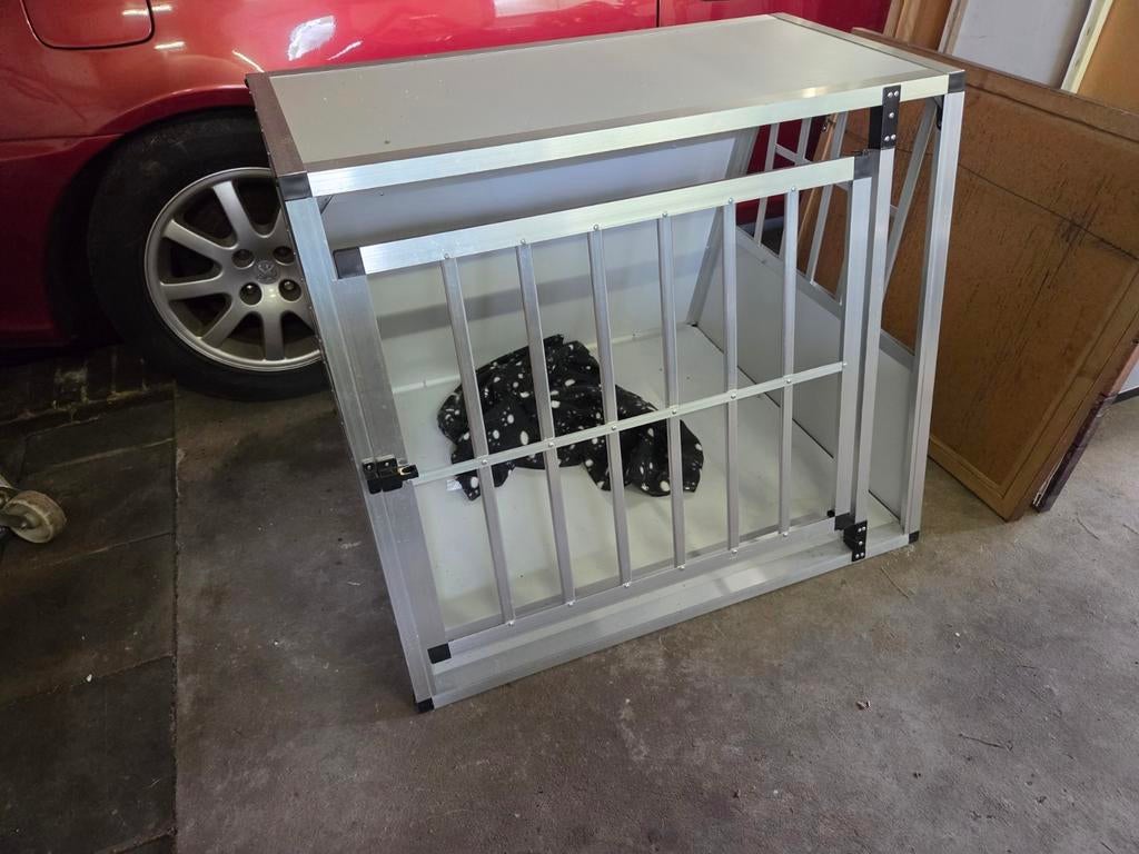 Ruime honden bench 82 breed, 82 diep 80 hoog, Ophalen of Verzenden, Zo goed als nieuw
