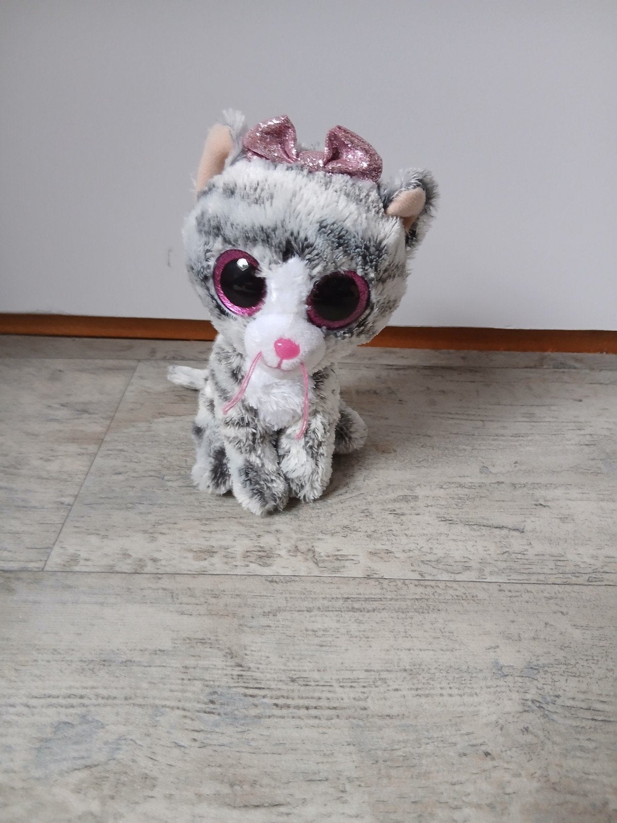 Ty Beanie Boo Kat Grijs met Roze Strik, Grijs, Ophalen of Verzenden, Zo goed als nieuw, Kat