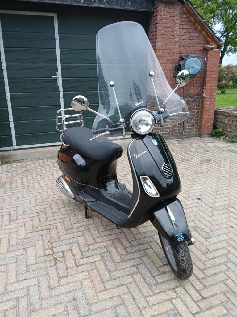 Vespa LX 50 - Zwart, zo goed als nieuw, inclusief windscherm, Ophalen, Gebruikt, Maximaal 45 km/u, Benzine