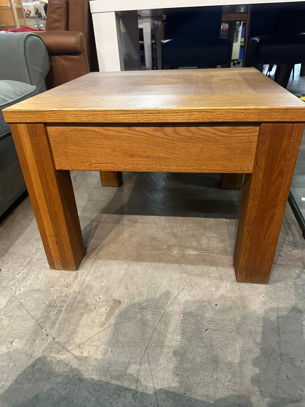 Massieve houten salontafel, C, C, Vierkant, Zo goed als nieuw