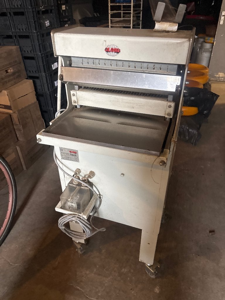 Broodsnijmachine, 1600 gram deeg of meer, Ophalen, Gebruikt, Zonder timer