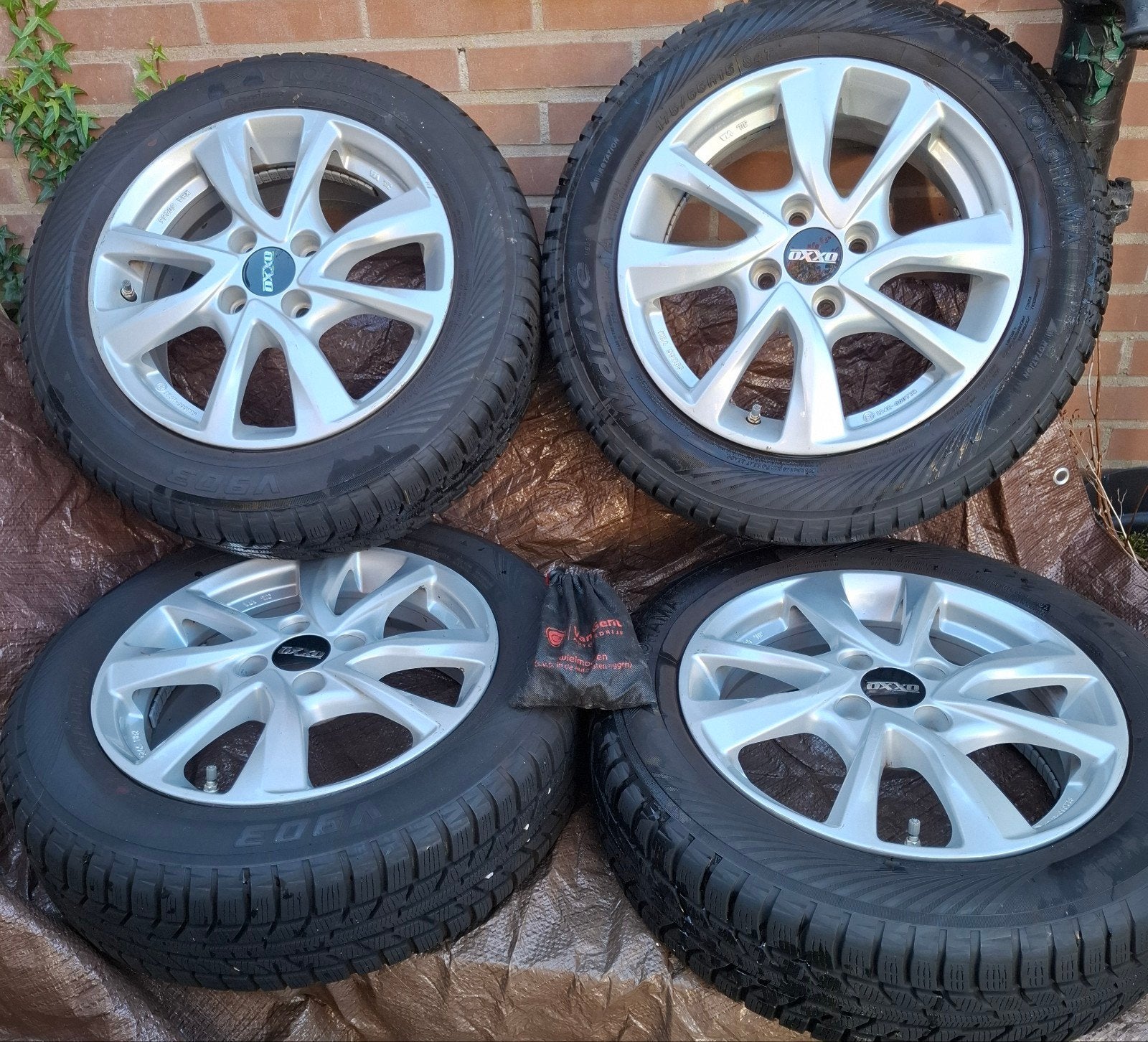 Winterbanden met velgen - Yokohama 185/65R15 88T M+S, Auto-onderdelen, Ophalen, Gebruikt, 15 inch, Banden en Velgen