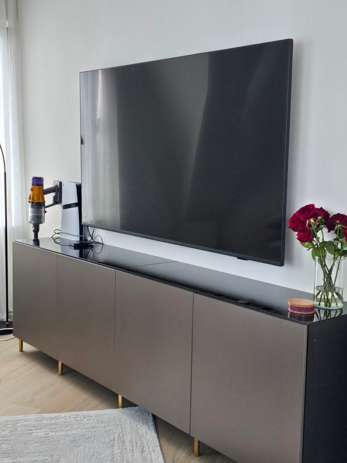 Modern TV-meubel met opbergruimte, Glas, Zo goed als nieuw, 200 cm of meer, Minder dan 100 cm