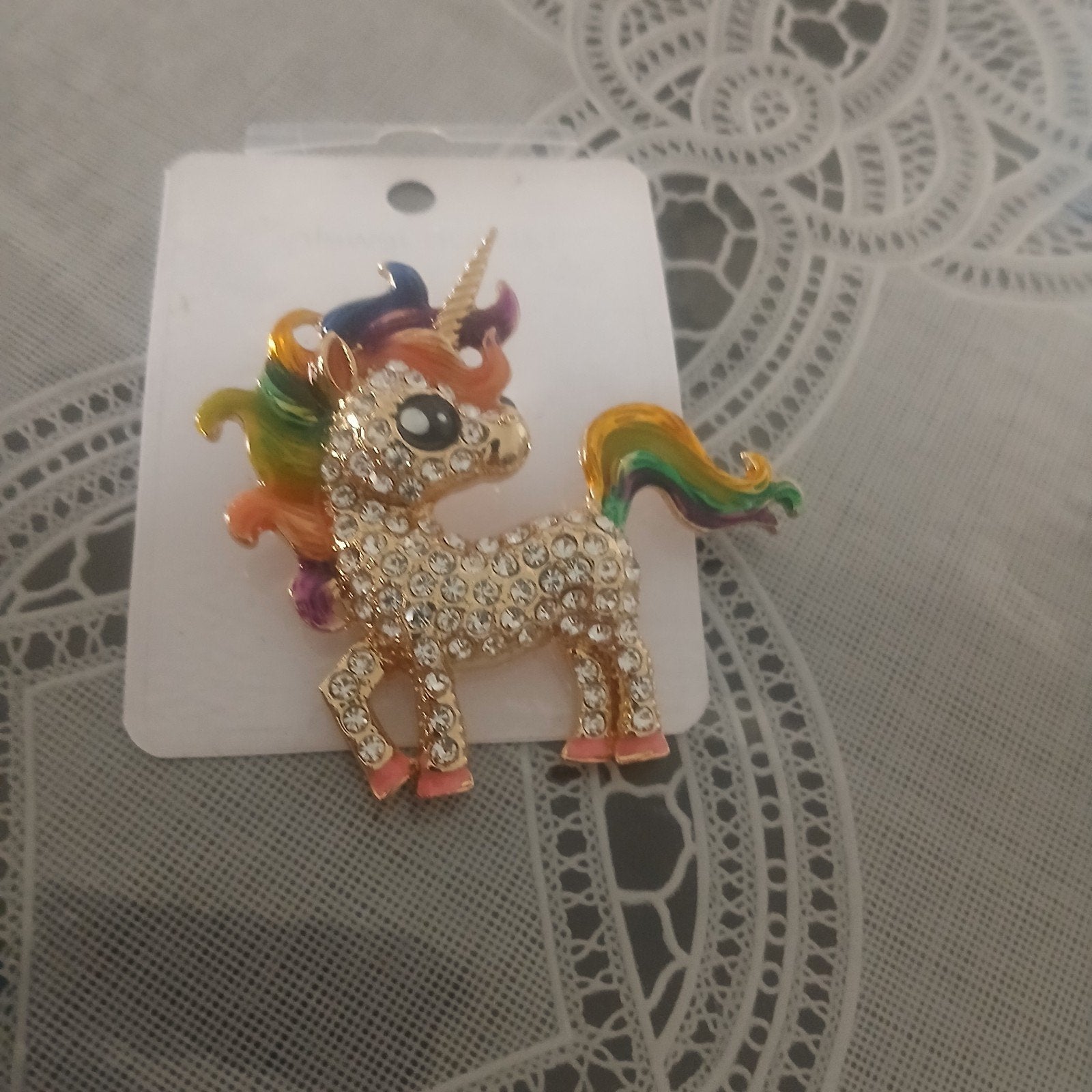 Nieuwe eenhoorn broche met strass en regenboogkleuren, Overige materialen, 4 tot 7 cm, Nieuw, Ophalen of Verzenden