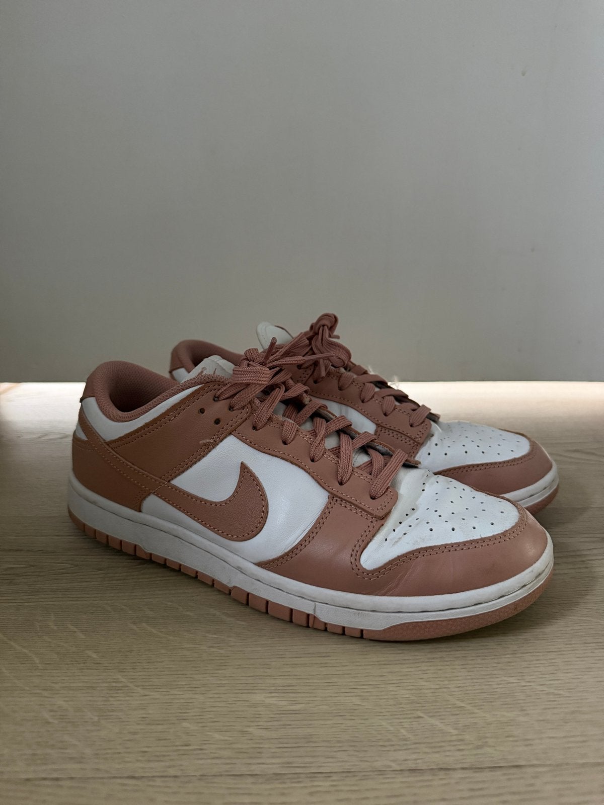 Nike Dunk Low Rose Whisper, Ophalen, Sneakers of Gympen, Roze, Gedragen