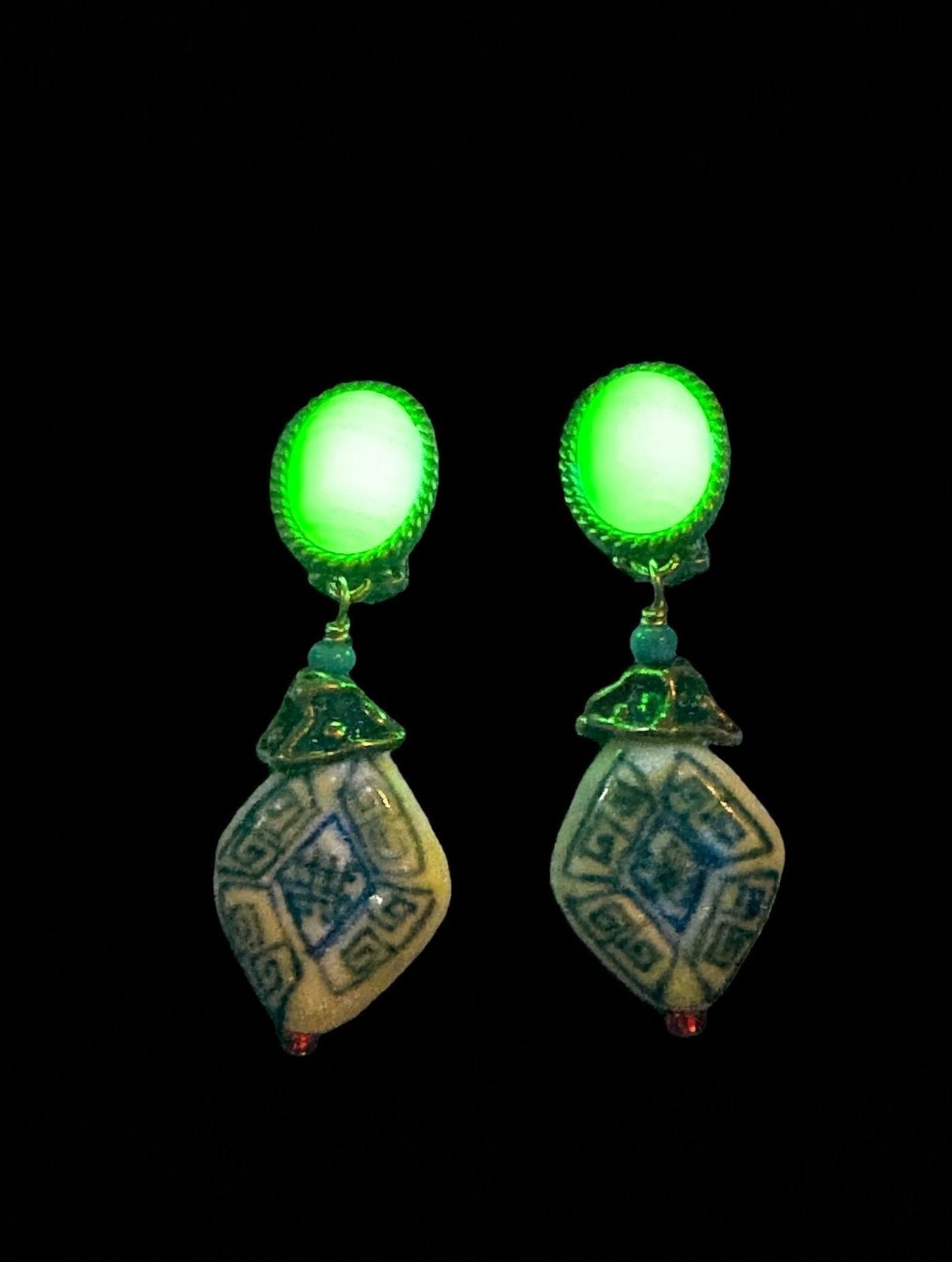 Oor clips / oorbellen ( uranium / porselein ), Ophalen of Verzenden, Zo goed als nieuw, Groen, Overige materialen