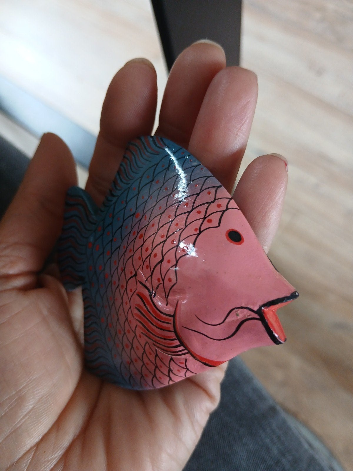 Vintage broche van hout (vis), Ophalen of Verzenden, Zo goed als nieuw, Bruin, Overige materialen