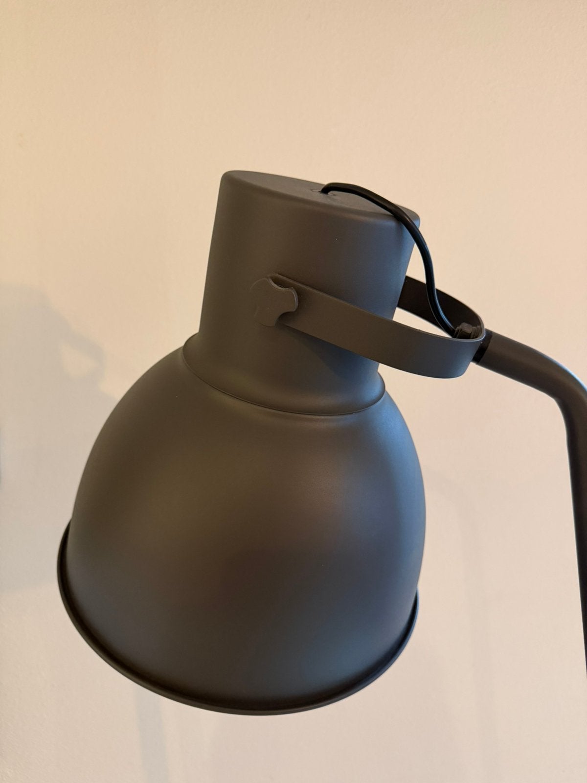 Foto 2 van IKEA HEKTAR staande industriële lamp