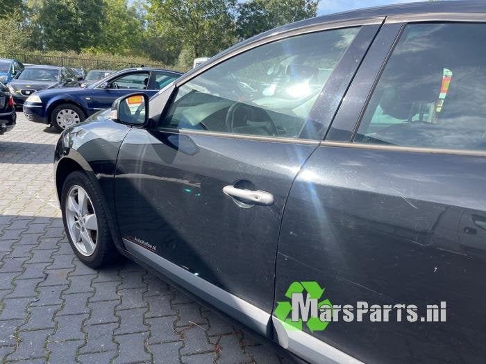 Portier 4Deurs links-voor van een Renault Megane (TEGNE), Gebruikt, -, -, Ophalen of Verzenden