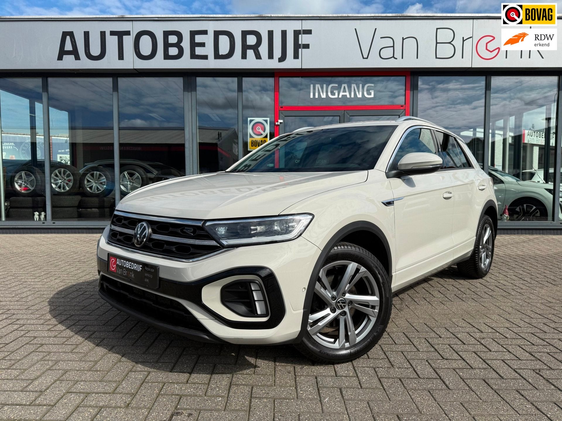 Volkswagen T-Roc 1.5 TSI R-Line | ACC | Carplay | Camera | S, Auto's, Dealer onderhouden, 4 cilinders, 150 pk, Bedrijf