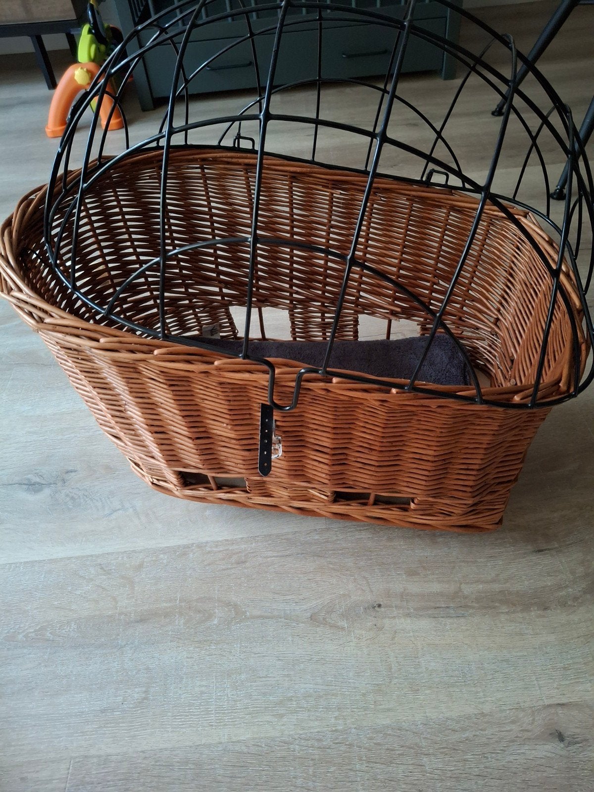 basil hondenfietsmandje met korf, Ophalen of Verzenden, Zo goed als nieuw