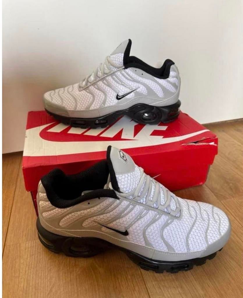 Nike Air Max TN Sneakers - Maat 44, Kleding | Heren, Schoenen, Ophalen of Verzenden, Nieuw, Wit, Sneakers of Gympen