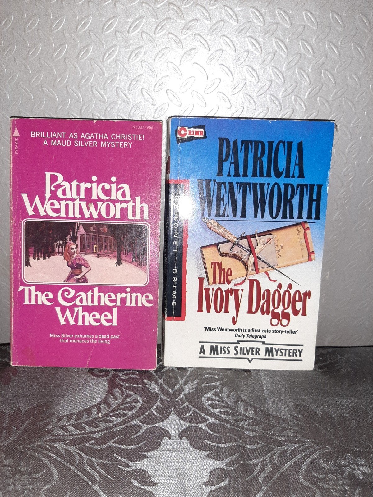 Patricia Wentworth - The Catherine Wheel & The Ivory Dagger, Boeken, Ophalen of Verzenden, Gelezen