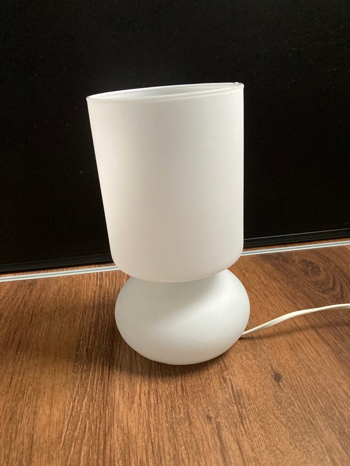 mushroom tafellamp Lykta Ikea mat wit van stevig glas, Huis en Inrichting, Ophalen, Bureaulamp, Wit, IKEA