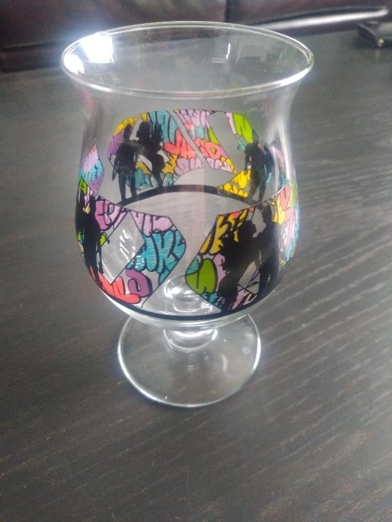 Duvel Collection glas 2021 ontworpen door street artist FAKE, Ophalen of Verzenden, Zo goed als nieuw, Glas of Glazen, Duvel