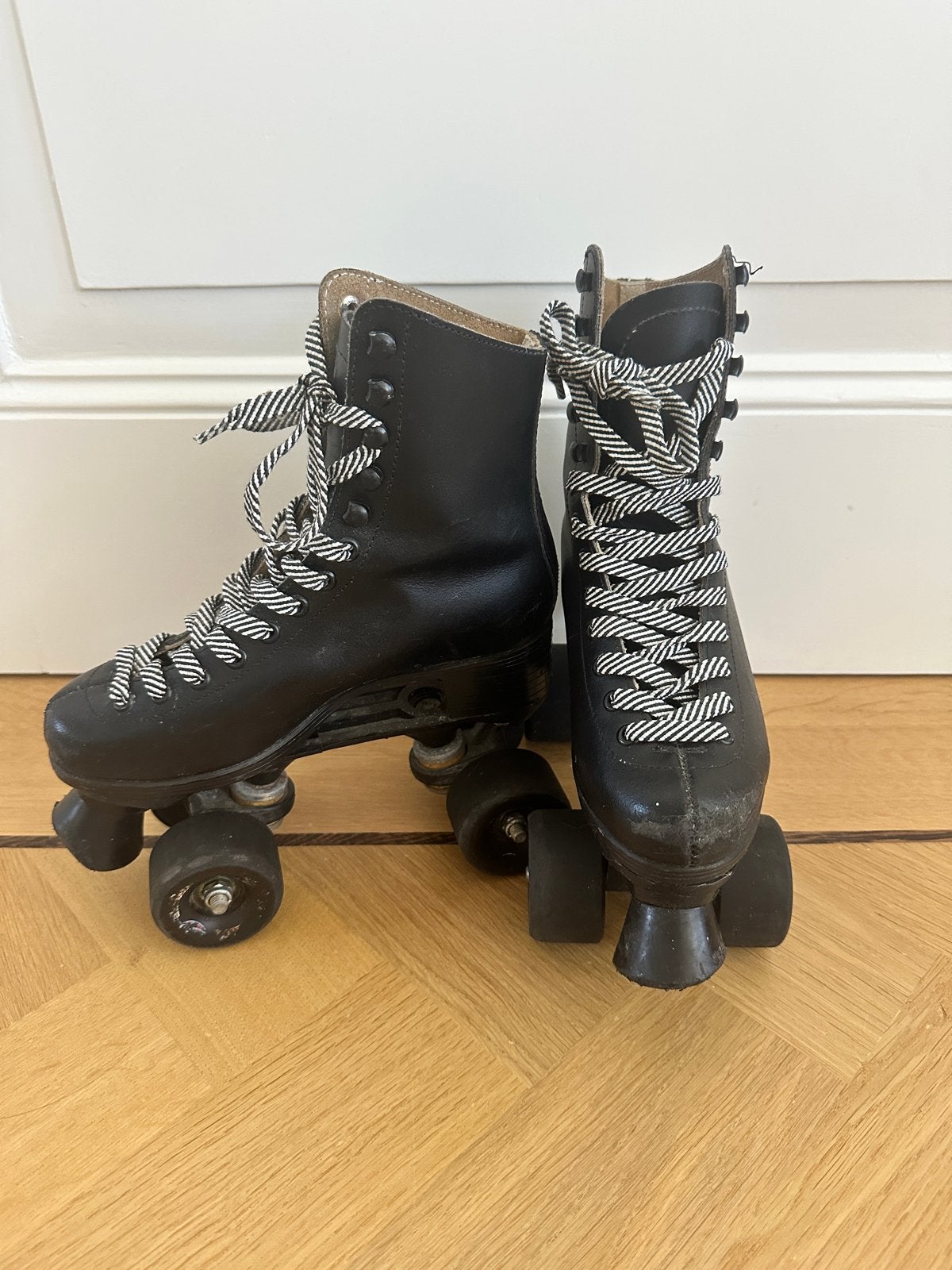 Vintage zwarte RSI rolschaatsen - Maat 36, Kinderen en Baby's, Speelgoed | Buiten | Rolschaatsen, Ophalen of Verzenden, Gebruikt